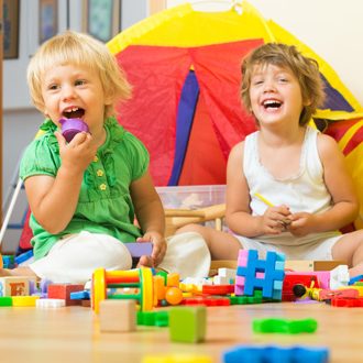 giocattoli-bambini-felici giocattoli bambini felici